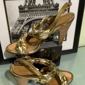 Beautiful size 6B  BCBG shoes